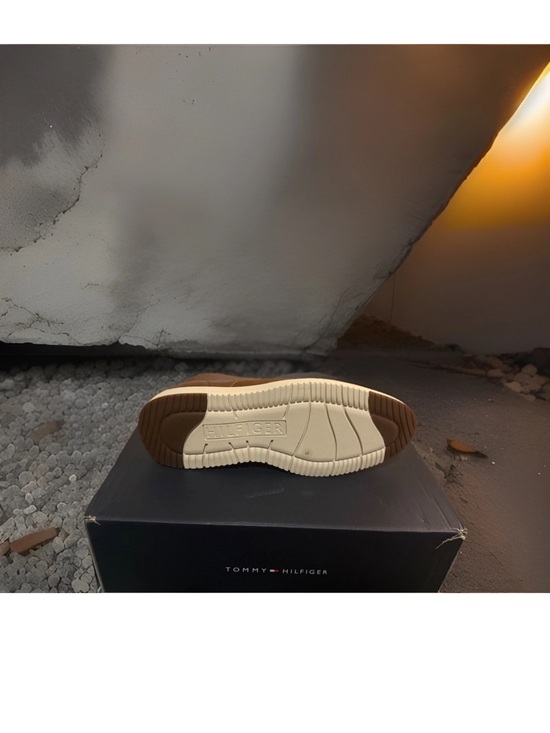 Tommy Hilfiger Harbin Chukka Boots Size 7M Memory Foam Insole